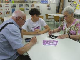 Aquest mes de juliol, l'Ajuntament activa quatre punts d'assessorament tecnològic per a la gent gran per ajudar-los a treure el màxim rendiment als seus dispositius mòbils.