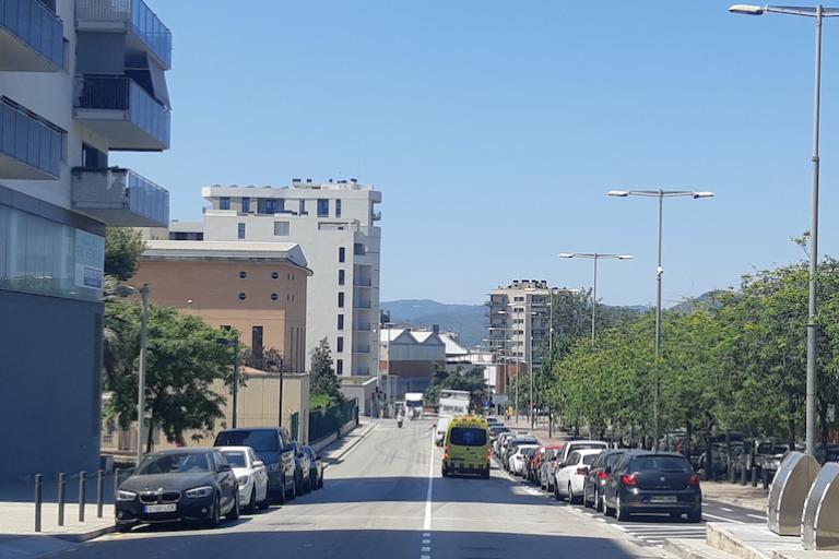 L'Ajuntament reordena el carrer Fontsanta mantenint la dotació d'aparcaments i millorant la seguretat viària