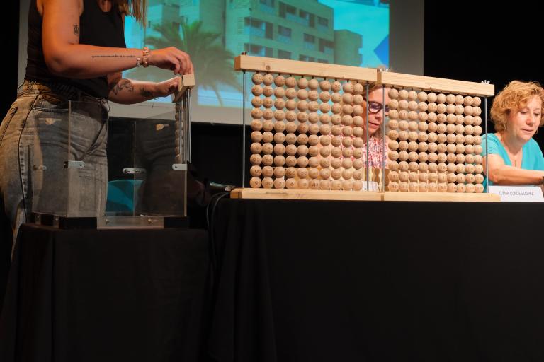 L’Ajuntament fa el sorteig per establir una llista de reserves per accedir a habitatges protegits de lloguer en tres promocions municipals