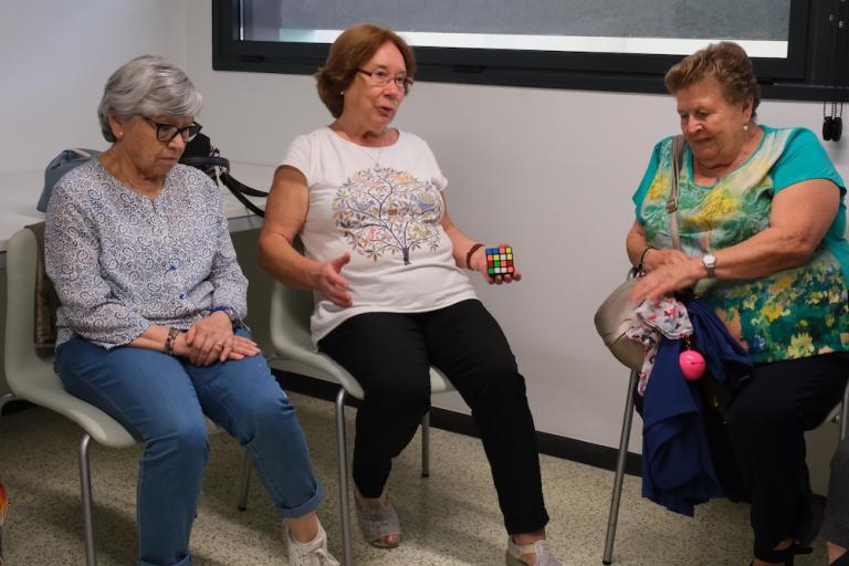 En marxa un espai d'acompanyament a les persones grans que viuen soles en el marc del programa integral del barri de les Planes