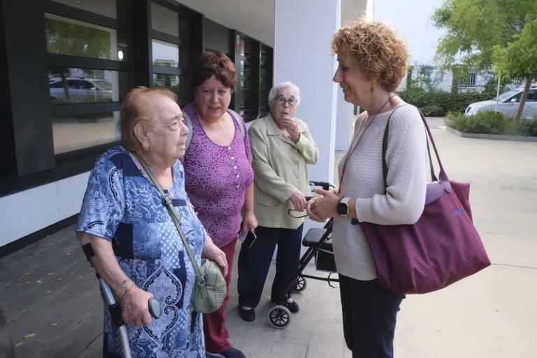 En marxa un espai d'acompanyament a les persones grans que viuen soles en el marc del programa integral del barri de les Planes