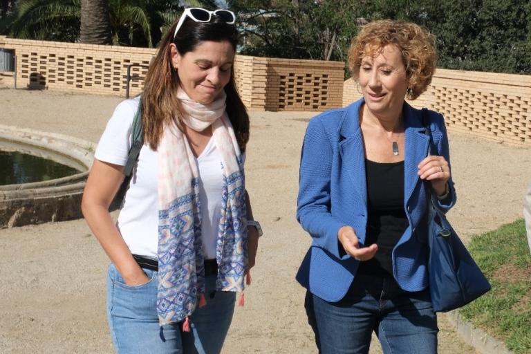 La presidenta del Consell Comarcal del Baix Llobregat, Eva M. Martínez, i l'alcaldessa de Sant Joan Despí, Belén García, en una visita institucional a les obres del parc de Torreblanca