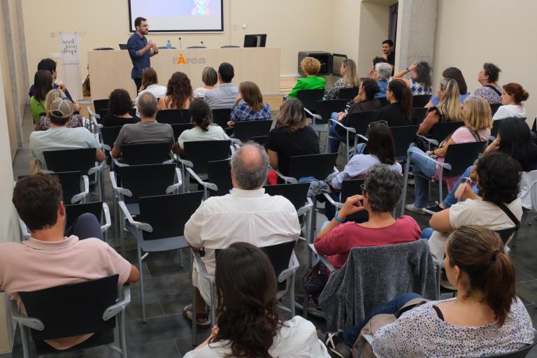 L'Ajuntament de Sant Joan Despí posa a l'abast de les famílies un innovador programa formatiu