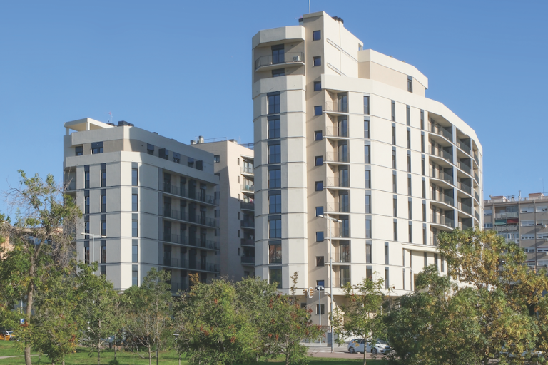 Sant Joan Despí lliura els pisos protegits que l'Ajuntament ha construït en dos edificis expropiats de l'avinguda de Barcelona