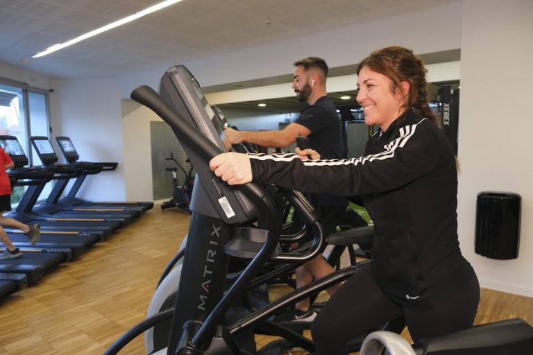El poliesportiu Francesc Calvet renova la sala de fitnes amb màquines d’última tecnologia