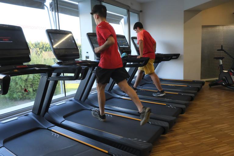 El poliesportiu Francesc Calvet renova la sala de fitnes amb màquines d’última tecnologia