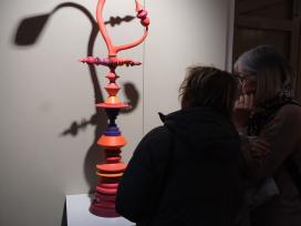 El Centre Jujol-Can Negre acull una exposició monogràfica del prestigiós artista Dis Berlin en diàleg amb les ondulacions modernistes de l’arquitecte Josep Maria Jujol