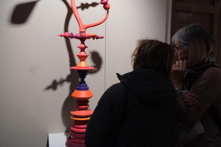 El Centre Jujol-Can Negre acull una exposició monogràfica del prestigiós artista Dis Berlin en diàleg amb les ondulacions modernistes de l’arquitecte Josep Maria Jujol