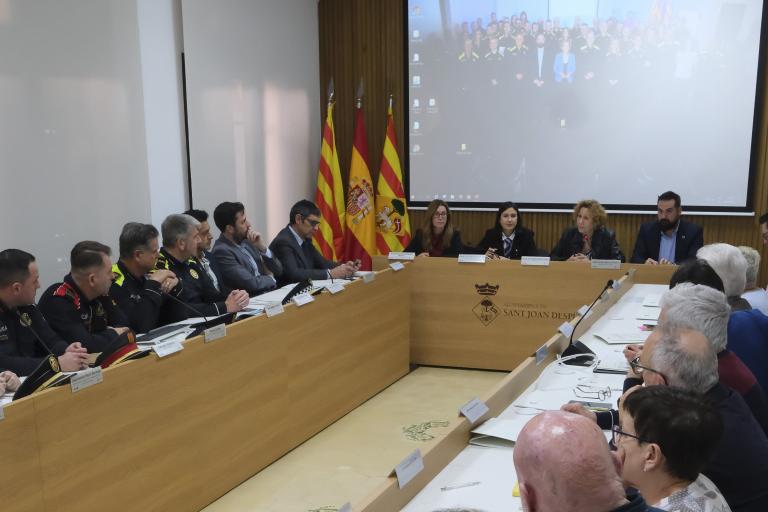 Imatge de la reunió de la Junta Local de Seguretat, presidida per l’alcaldessa, Belén García, i per la consellera d’Interior de la Generalitat, Núria Parlon.