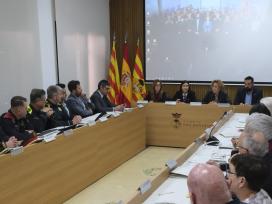 Imatge de la reunió de la Junta Local de Seguretat, presidida per l’alcaldessa, Belén García, i per la consellera d’Interior de la Generalitat, Núria Parlon.