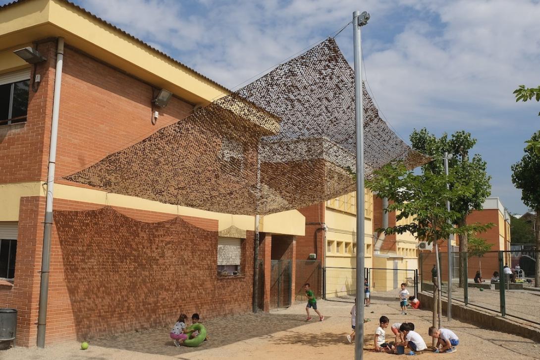 La instal·lació de tendals als patis dels centres escolars ha estat un dels projectes guanyadors dels Pressupostos Participatius